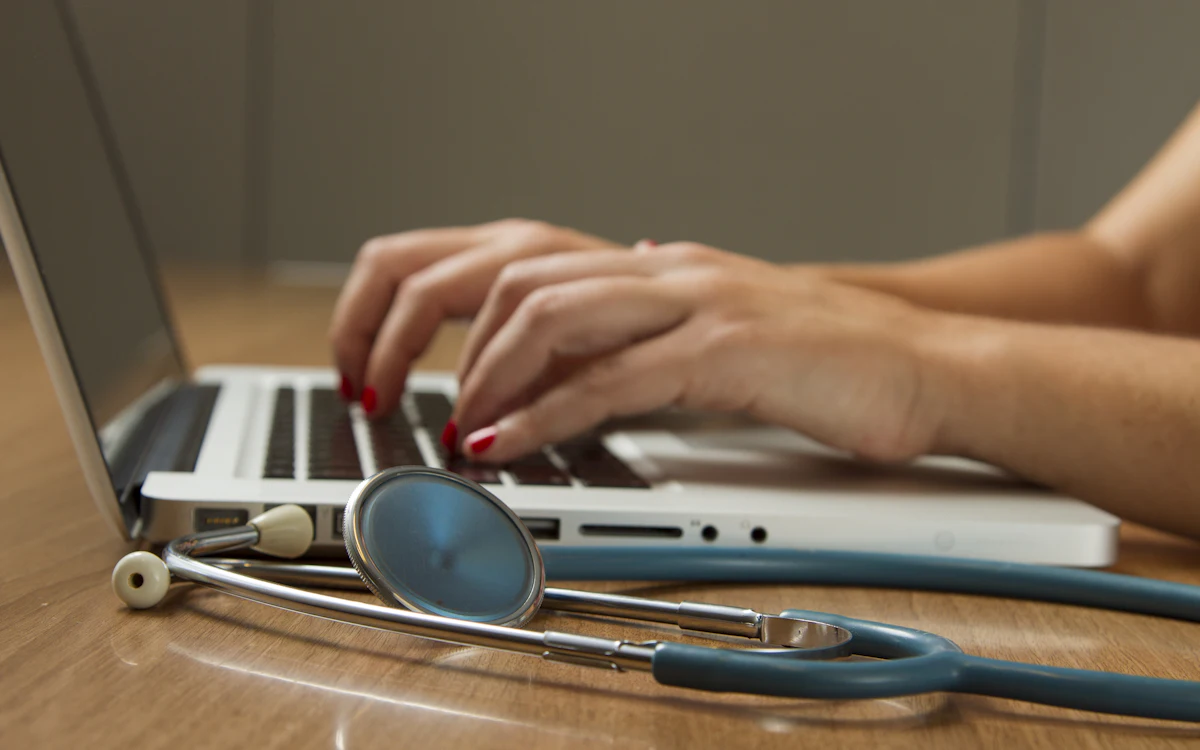 Quem mudou de cadeira na saúde: entidades, indústria e healthtechs